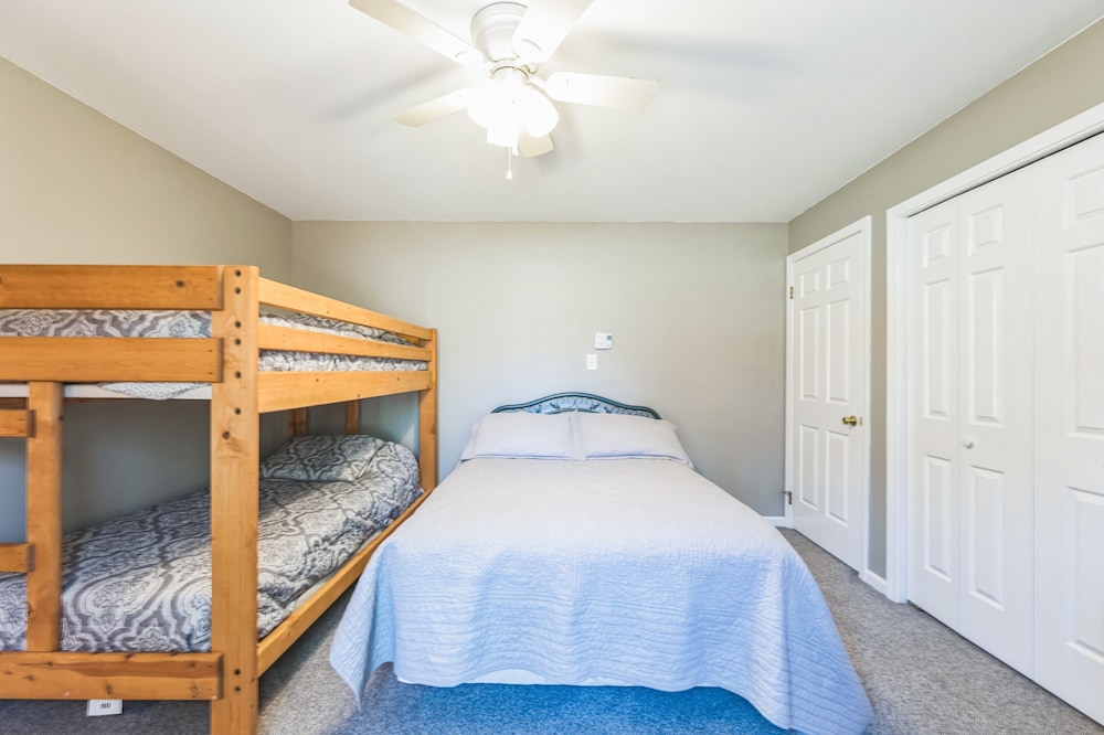 Fox Lair 29l - Cozy End Unit With Mountain Views 2 Bedroom Townhouse by The Summit at Gore Mountain