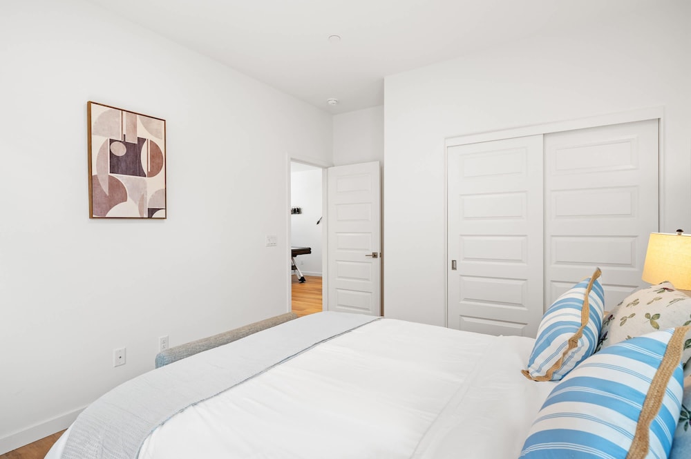 Spacious 5BR Getaway w Game Room Modern Comfort