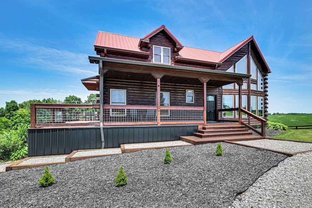 Scenic Getaway w/ Deck: 7 Mi to Mammoth Cave Park!