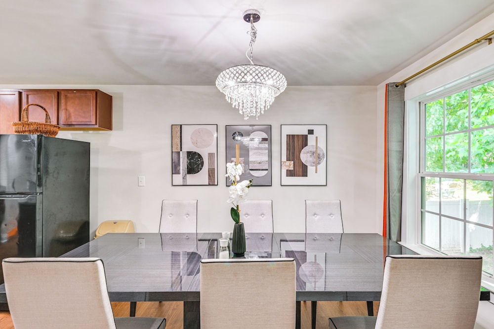 Easy Uptown Access: Charlotte Gem w/ Peaceful Yard