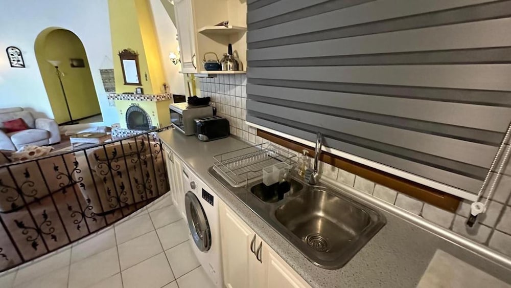 Villa - Private Pool, Free Parking & pet Friendly