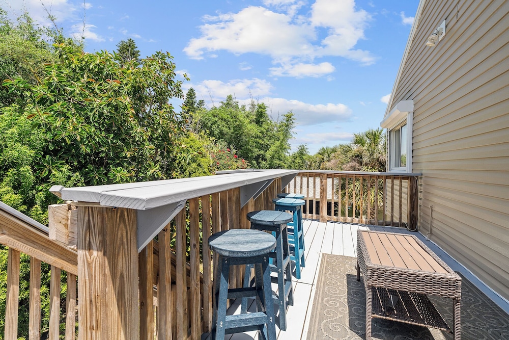 4BR Beach House Spacious Steps From Sand