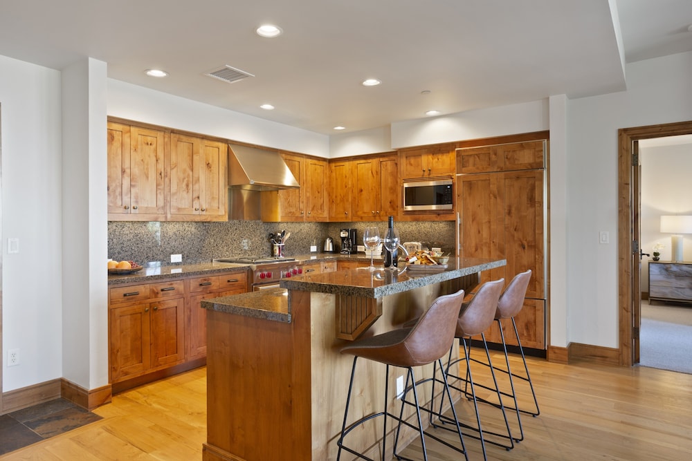 Shooting Star Lodge at Deer Valley Resort - Two Bedroom Residence #103 2 Condo