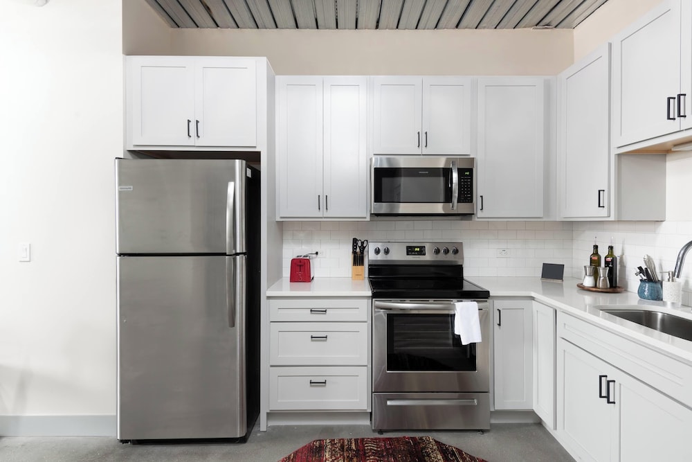 Brewery District Apartment Near Fiserv with Rooftop, Gym, and Parking