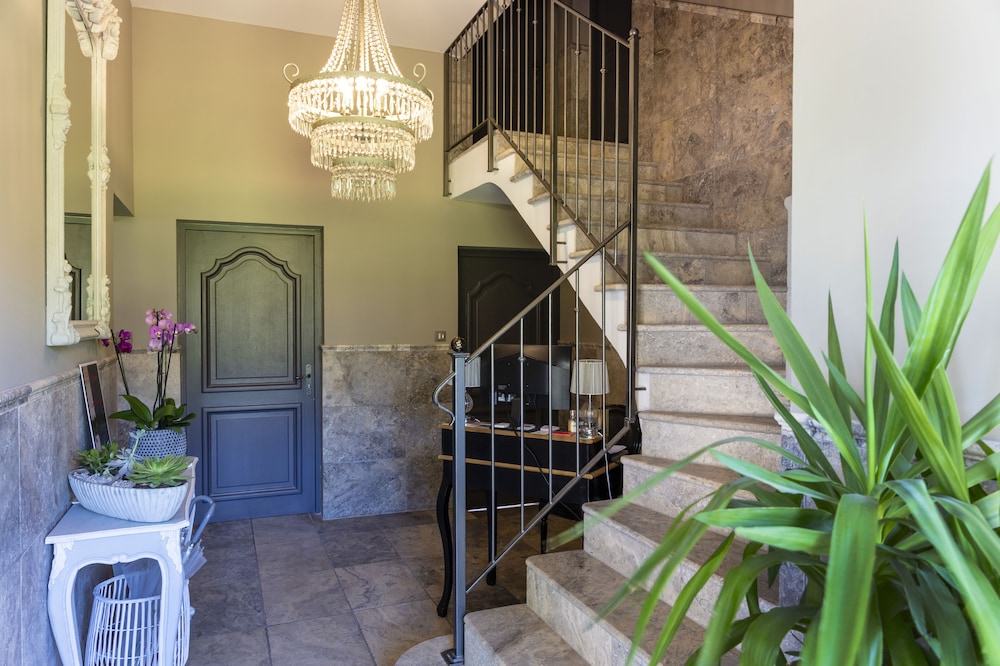 Le Chateau des Cinq Cantons view 3