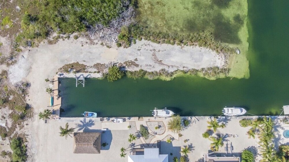 Barnacle Resort