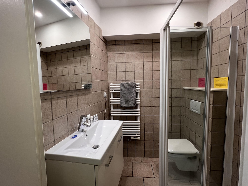 Very Charming Studio Apartment on Port in Cannes a Short Walk to Palais With Aircon and Internet - 411