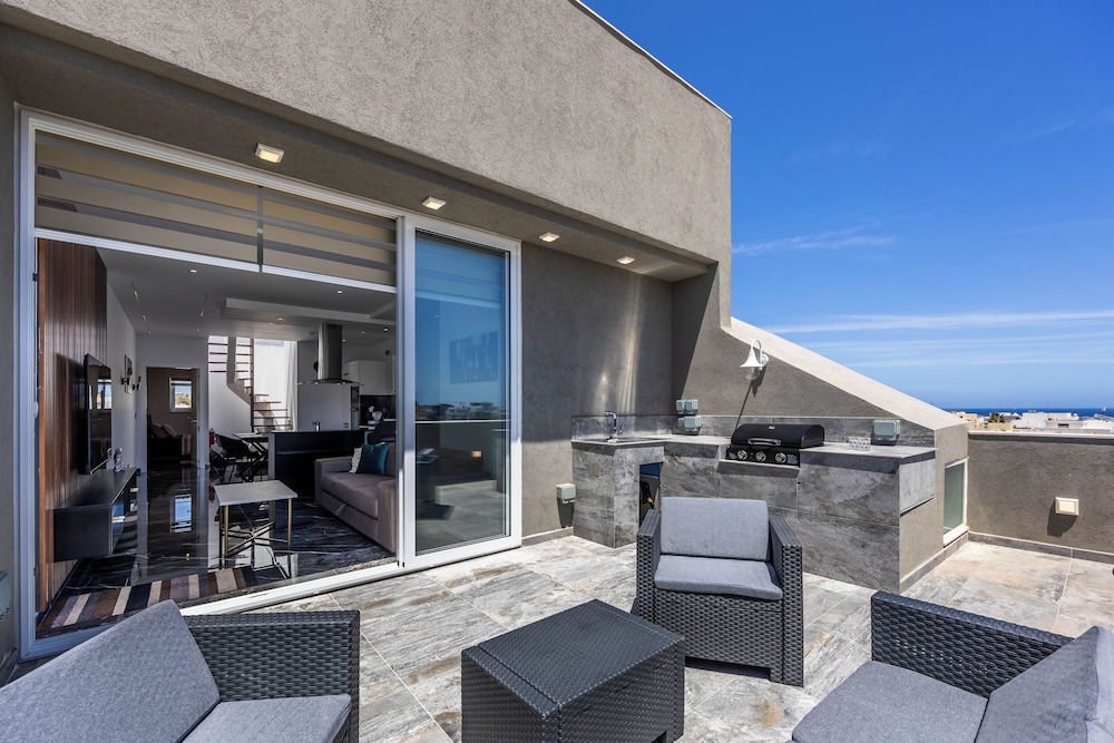 1 BR Penthouse for Couples & Families