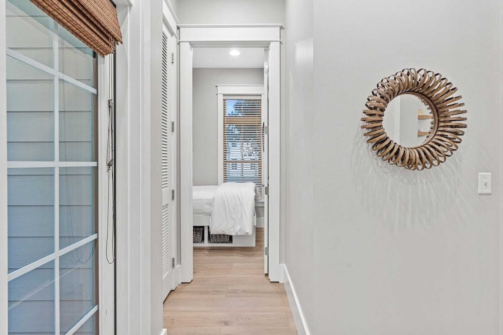 Sandy Smiles by Avantstay Seagrove Walk to Beach + Pool