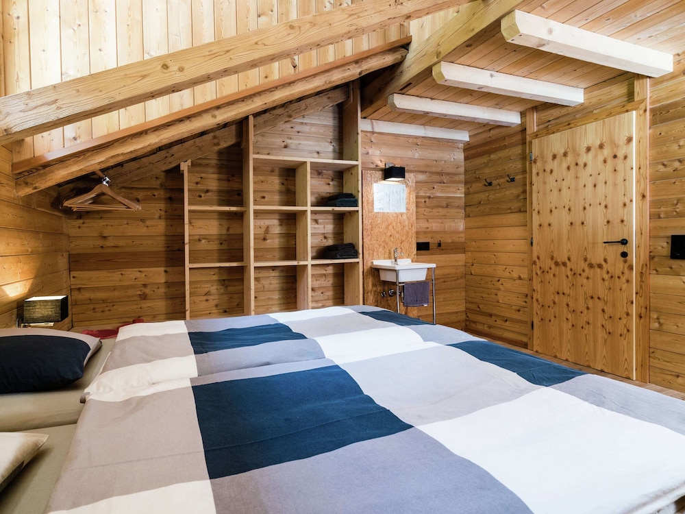 Idyllic Chalet in Kaprun near Ski Area view 3