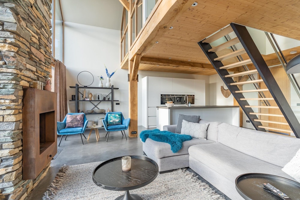 Modern 6-person Villa With Private Hot Tub - Near Beach & Nature