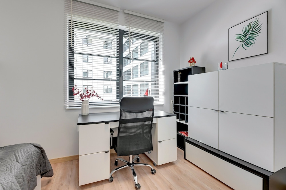 Doki Living - Foodhall & Parking by Downtown Apartments