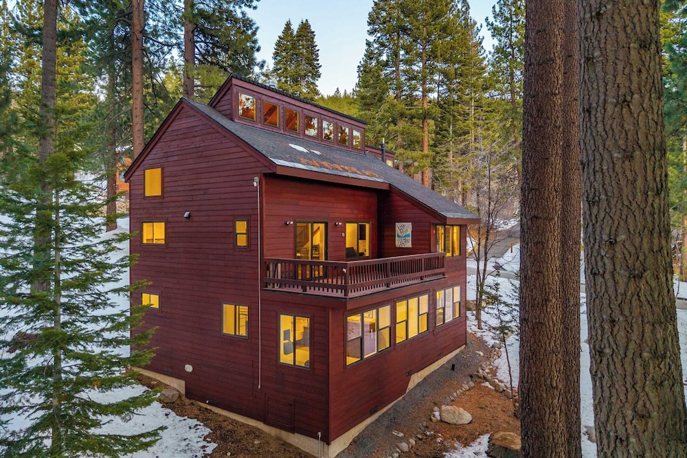 Views + Mins to Skiing, Lake, & Incline Village Incline Serenity by Avantstay