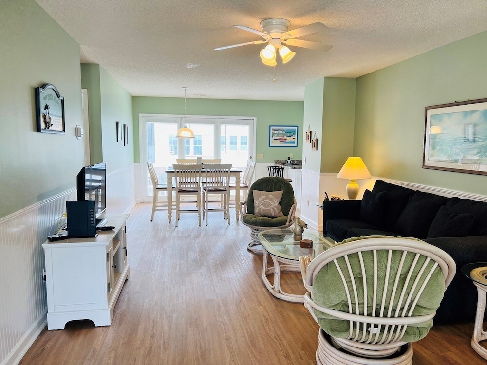 Tradewinds 4 Bedroom Home by RedAwning