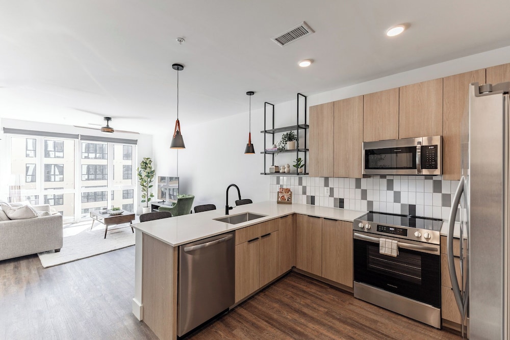 Anthem House Huntsville MidCity, powered by Placemakr