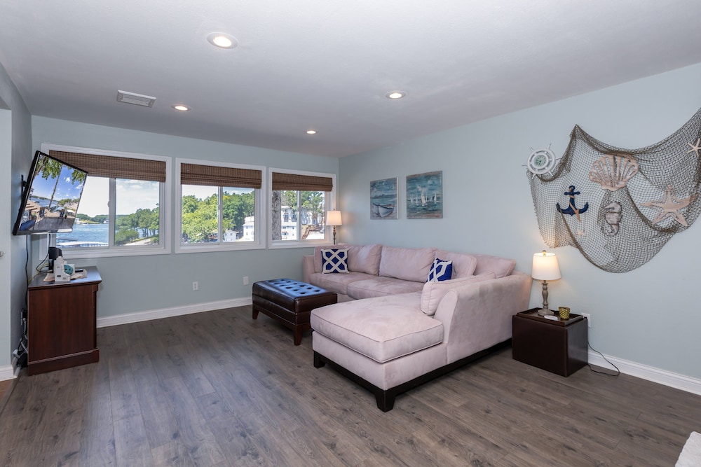 Pet-friendly Condo at Mm-19 w/ Boat Slip & Lake Views