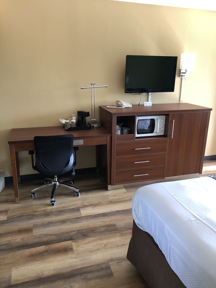 Knight's Inn Motel