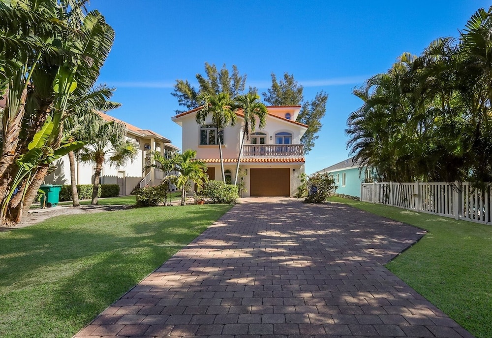 Dolphins Run 3 Bedroom Home by RedAwning view 5