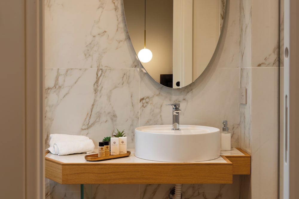Hera rooms and suites
