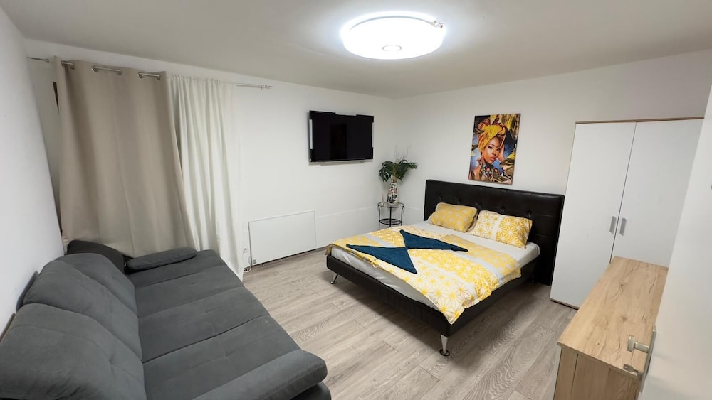 Spacious Home & Garden Free Parking