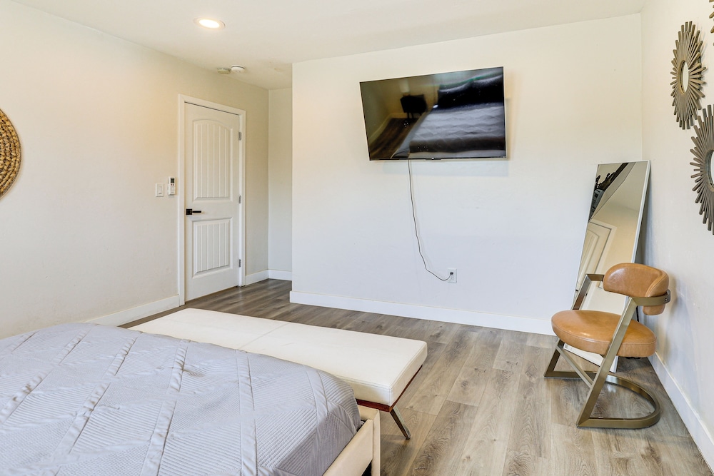 Modern Gem w/ Outdoor Oasis: 5 Mi to Lake Jennings