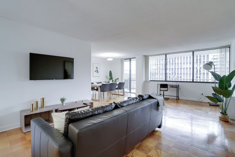 Convenient Apt Near Airport