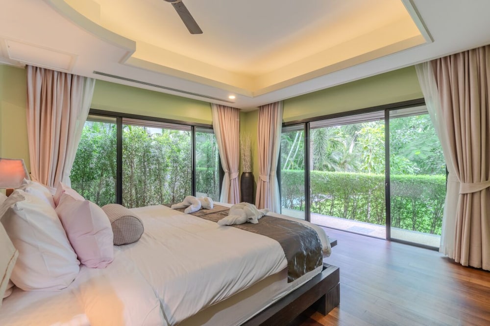 Famous Baan Bua Luxury Estate V238