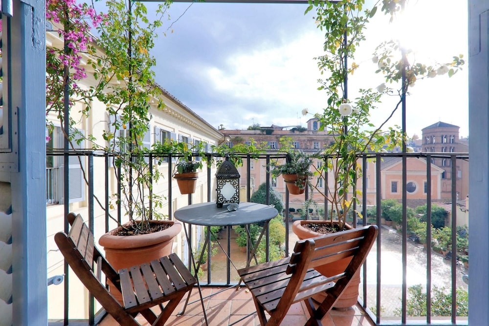 La Camelia an Elegant and Extravagant 2 Bedroom Apartment