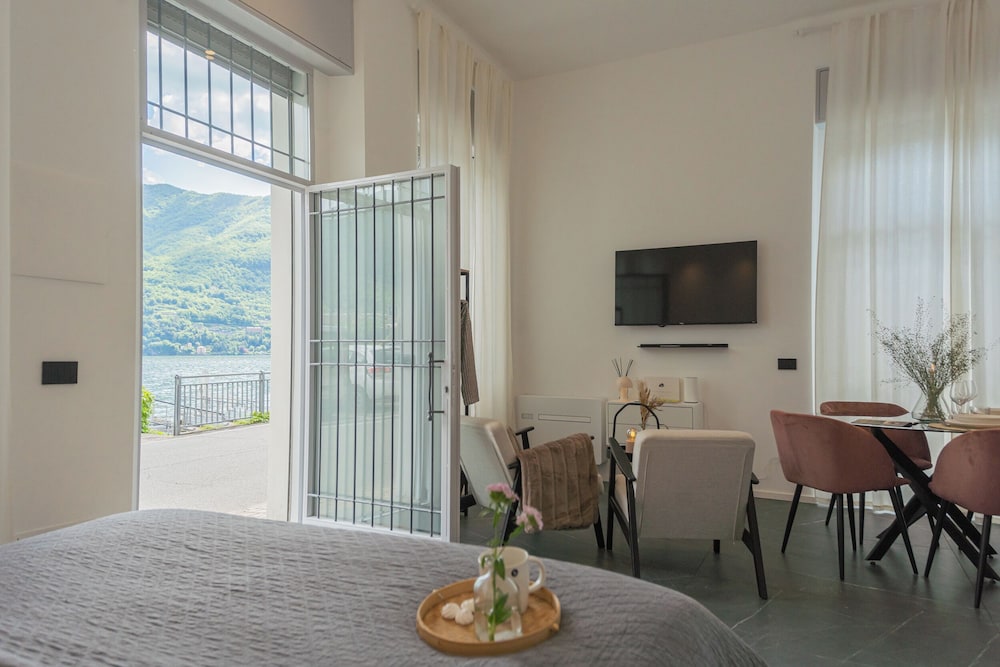 Piccola Como Lotus by Rent all Como