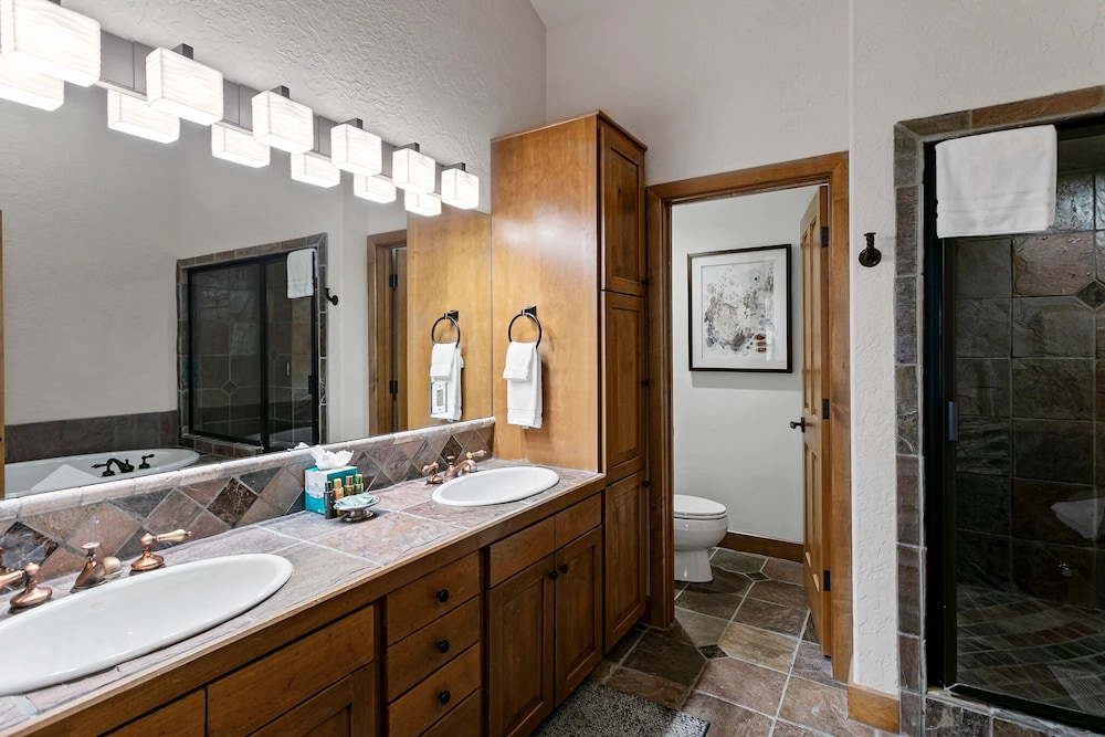 Sterling Lodge at Deer Valley Resort - Three Bedroom Condo with Hot Tub #111 3 Condo