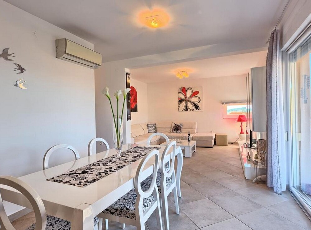 Luxury Apartment Okrug Gornji With Sea View and Pool