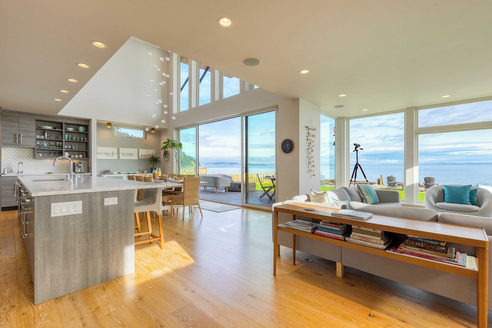 Chic Whidbey Island Waterfront Home w/ Hot Tub, Firepits + Views