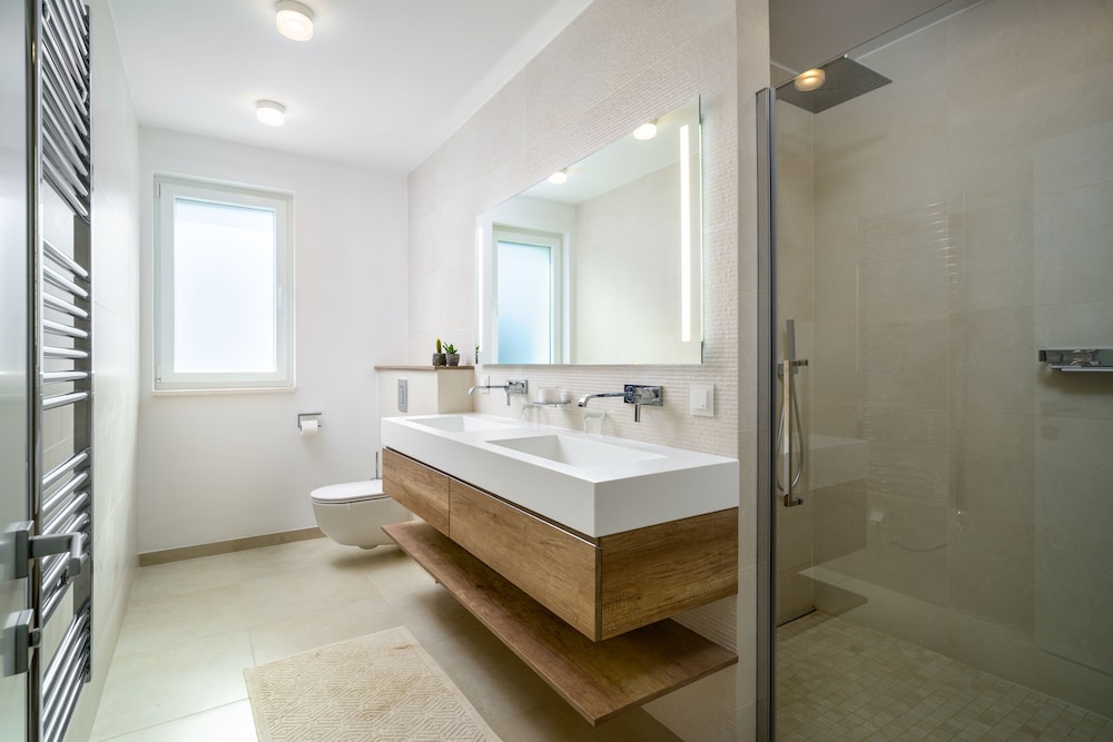 Acadia Beach Villas & Apartments, Slatine