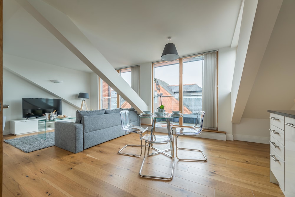 Hampden Apartments - The Elizabeth
