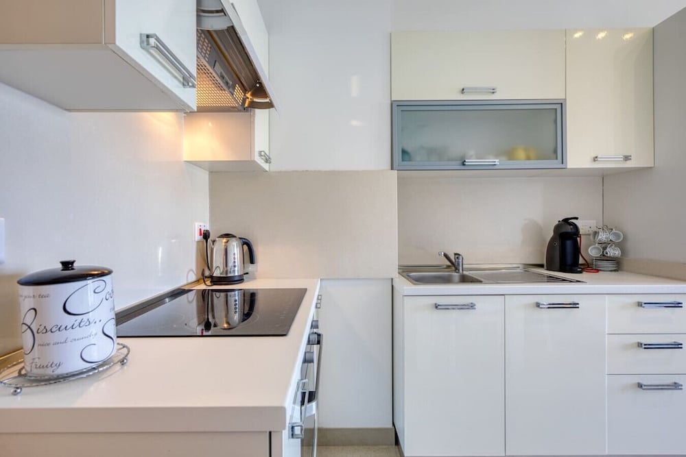 Waterfront Gozo Stay Overlooking Marsalforn Bay