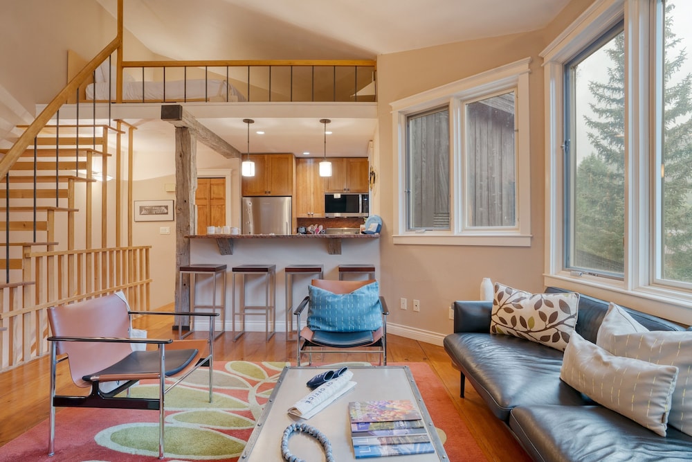 Manitou River House 113 by Avantstay A Location