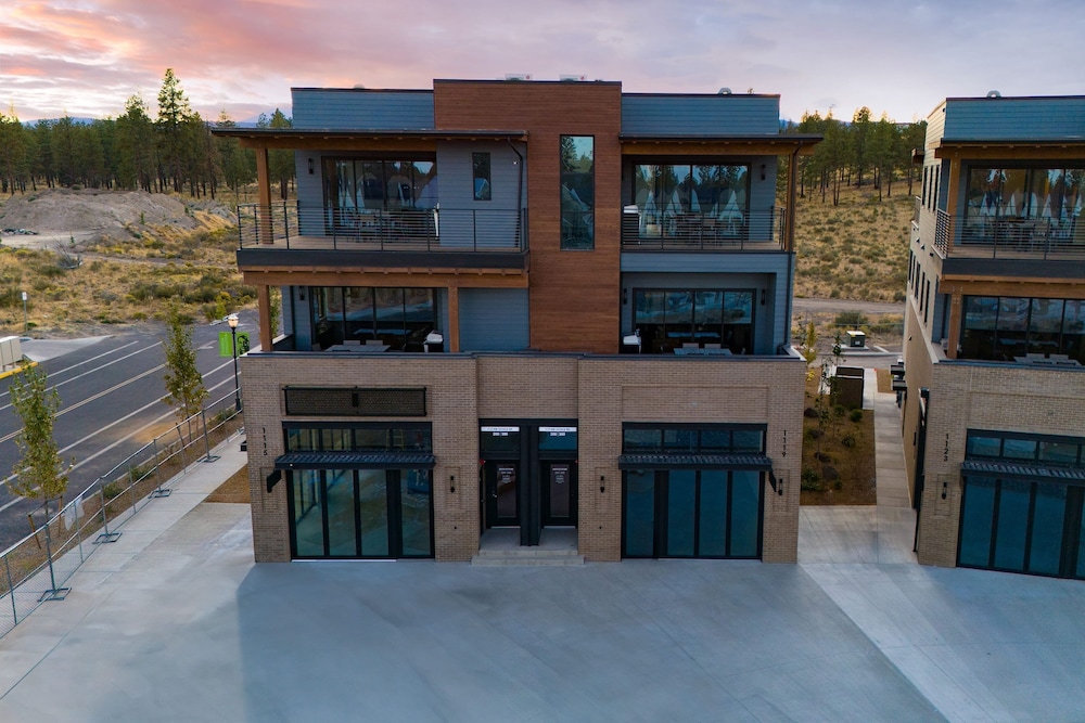 1216 Skyline Ranch 200 Downtown Location Private Hot Tub Mins to Old Bend