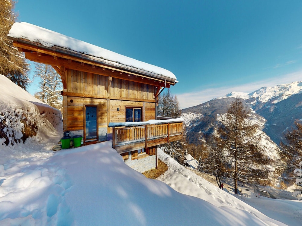 Cosy Chalet in Vex With Balcony