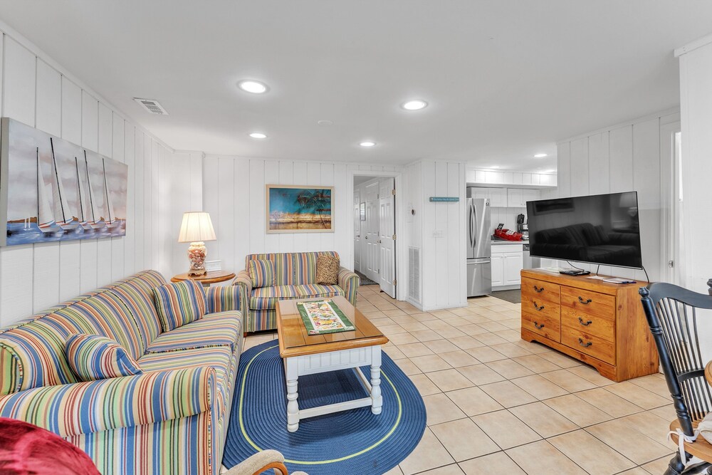 Coastal Camelot - Walk To Surfside Beach 2 Bedroom Duplex