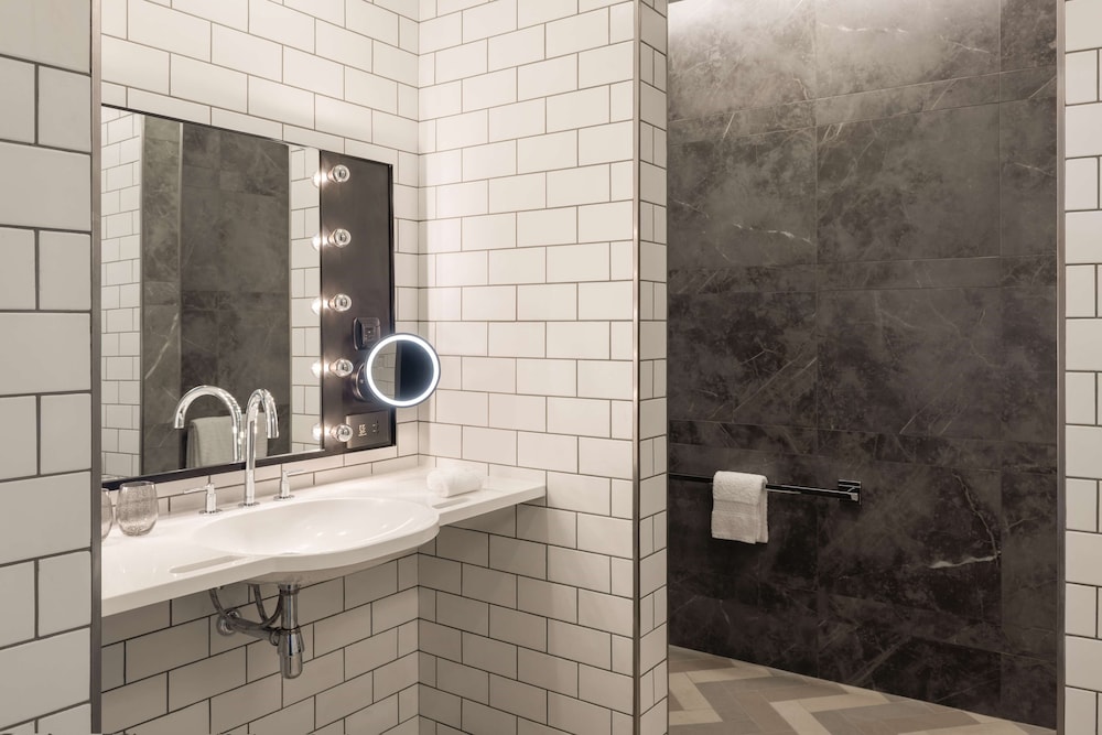 The WB Abu Dhabi, Curio Collection by Hilton