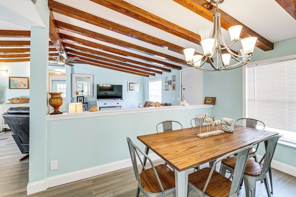 5 Mi to Manatees! Waterfront Crystal River Home
