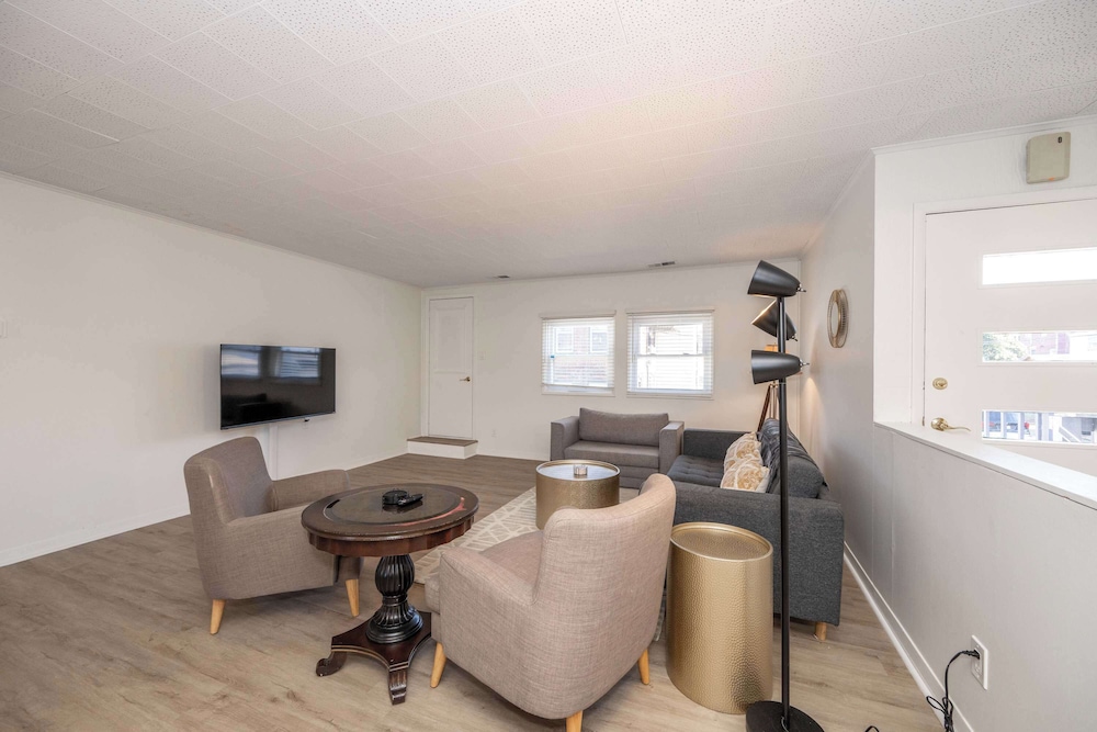 The Grand Elm Suite 2 Sleeps 6