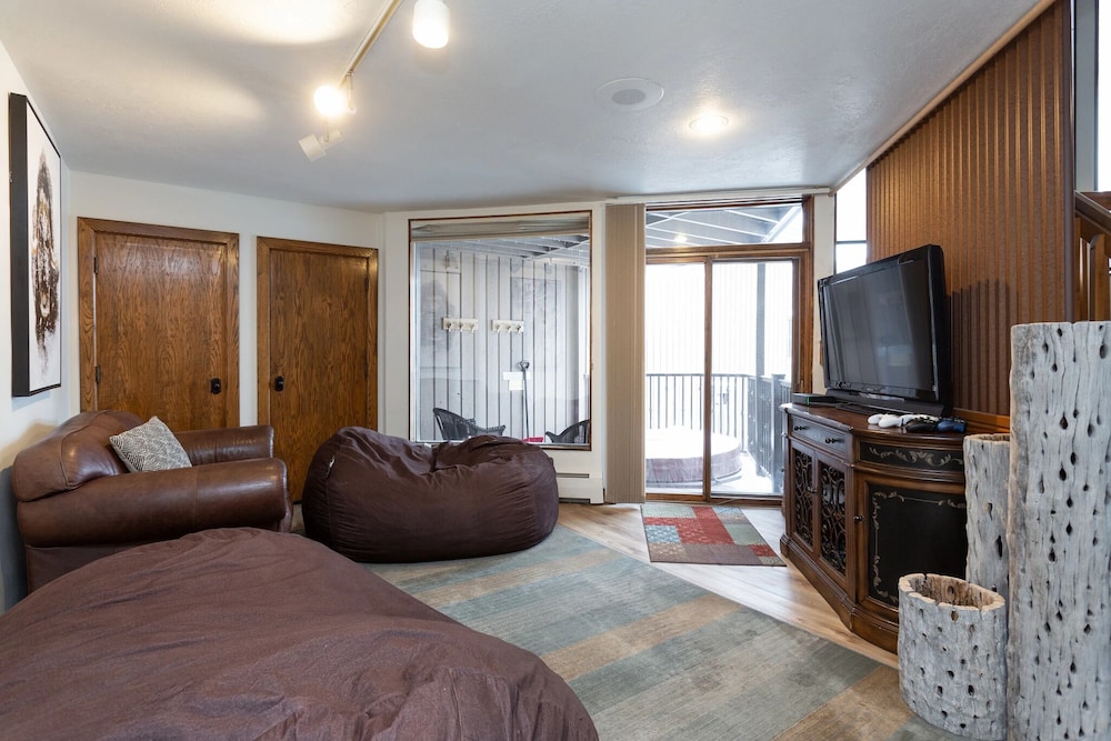 Pinnacle at Deer Valley Resort - Four Bedroom Condo with Hot Tub #1263 4 Condo