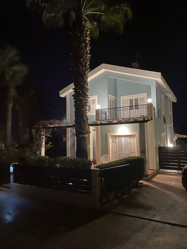 Blue Estia Villa - Pool Wifi Summer Breeze