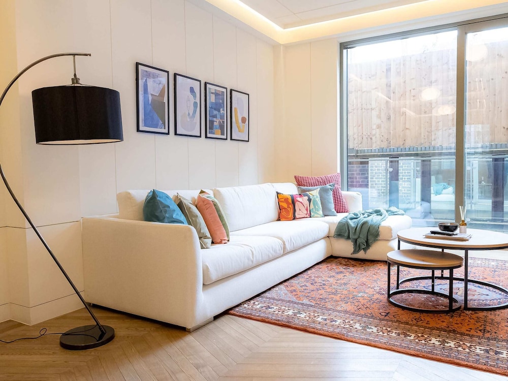 Five Bedroom Near Camden Arts Centre by Bevilla