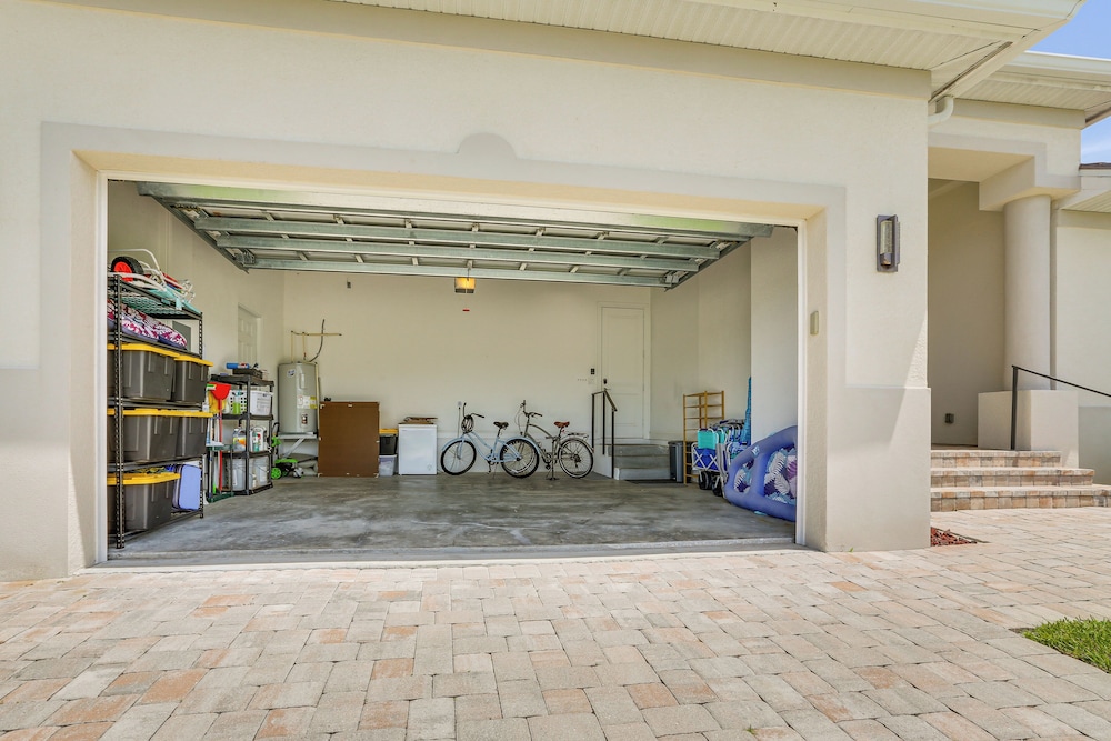 1/2 Mi to Beach: Poolside Oasis on Marco Island!