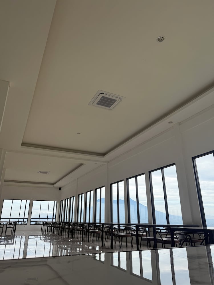 Wind Hill Mountain View Resort