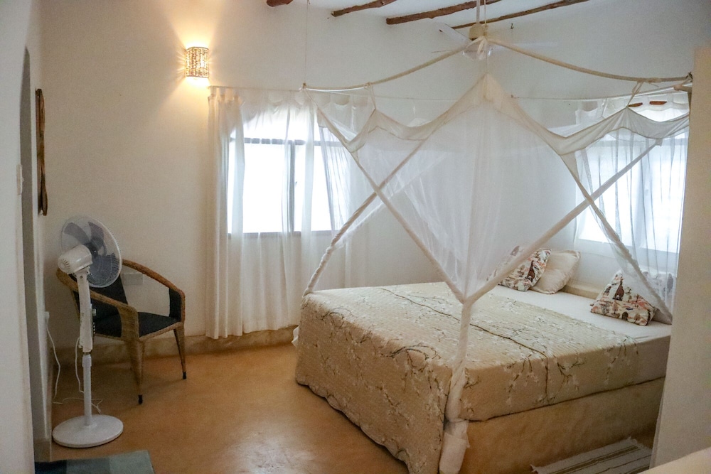 Captivating 1-bed Apartment, With a Nice Garden view 2