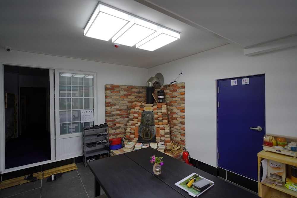 Bluemoon Guest House - Hostel view 2