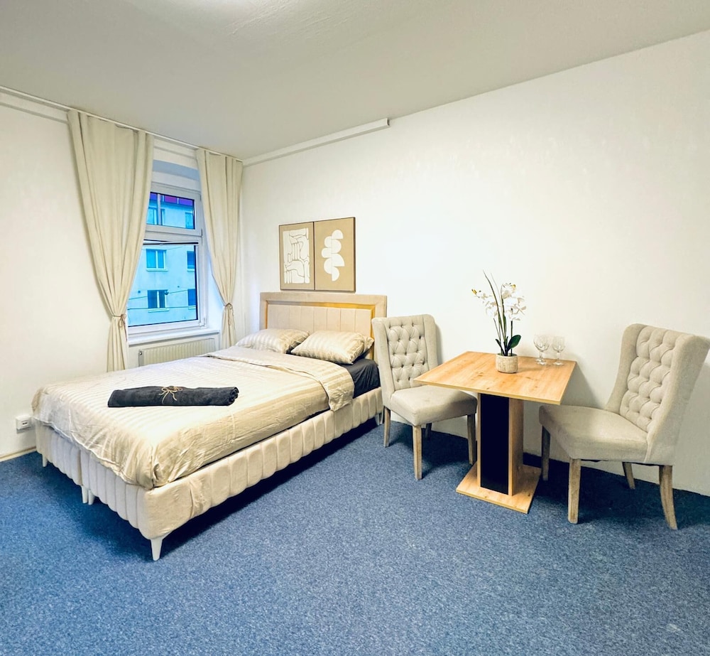Spacious 7BR Apartment Prime Location
